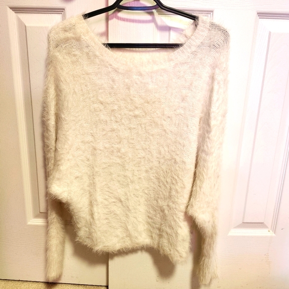 🌺3/$50 White Furry Sweater - Picture 1 of 3